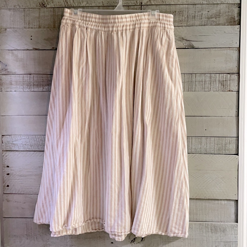 Smocked waist a-line skirt. Size MEDIUM.